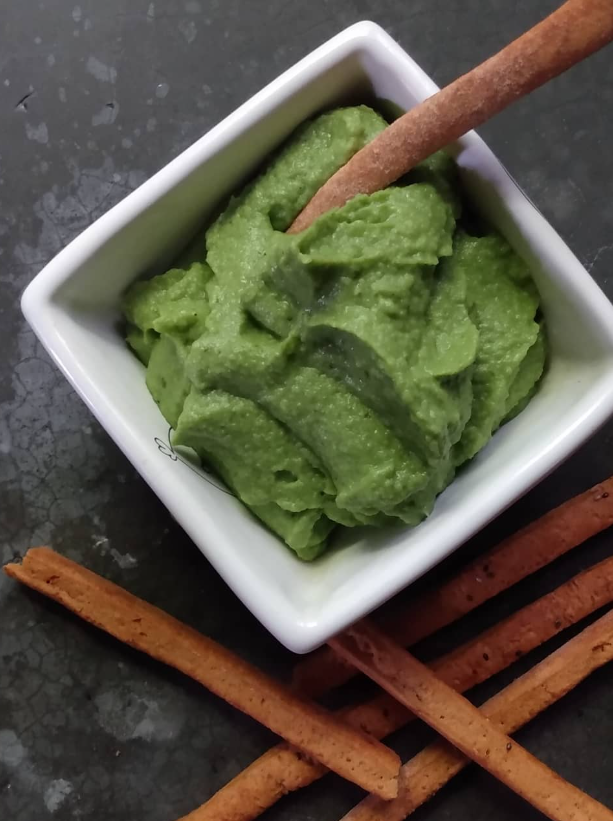 untable cremoso de brocoli palta y pesto con grisines caseros