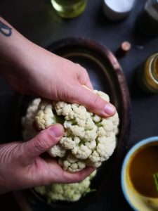 coliflor fresco en mis manos