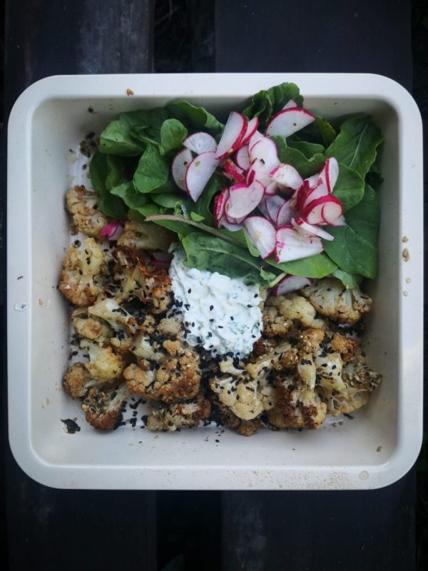 Coliflor asado con salsa de yogurt